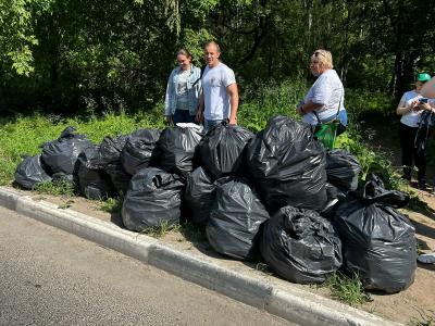 Компания «Эко-Пронск» помогла провести субботник в Приокском лесопарке